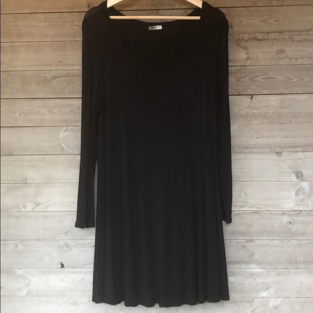 Scoop neck dress